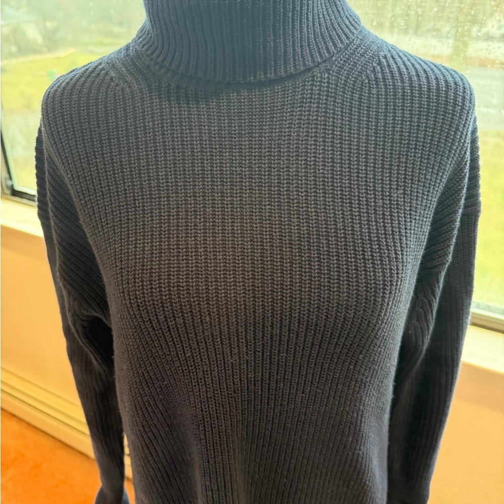 Cozy Navy Blue Knit Sweater - Picture 4 of 6
